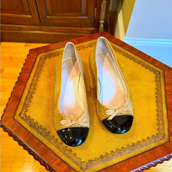 Delman basket weave with patent cap toe size 9 - Picture 7 of 7